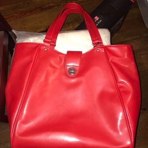red tote